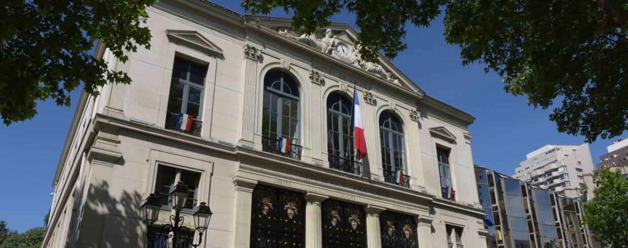 Photo de la façade l'ancienne mairie de Courbevoie