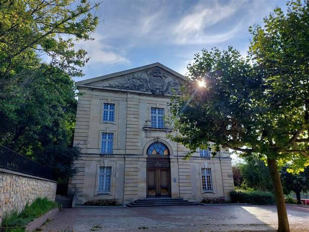 Photo de la Caserne Charras à Courbevoie