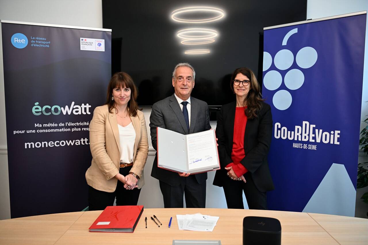 Le 21 avril 2023, le maire signe avec RTE la Charte écoWatt.