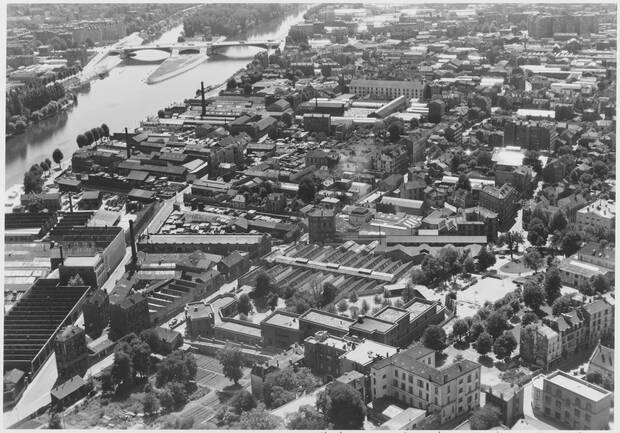 Photo vue aérienne d'une zone industrielle à Courbevoie